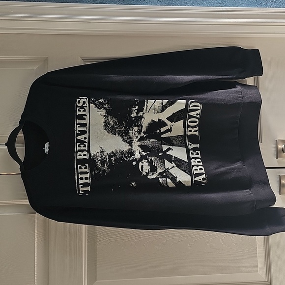 NWT Hybrid The Beatles Abbey Road Album Songs  Black Crewneck Sweater L - Picture 2 of 15